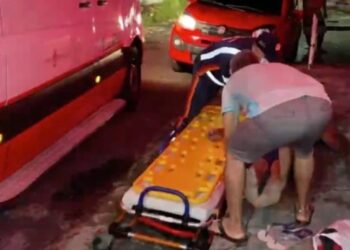 Homem é espancado por populares ao se masturbar em frente a uma criança, em Manaus