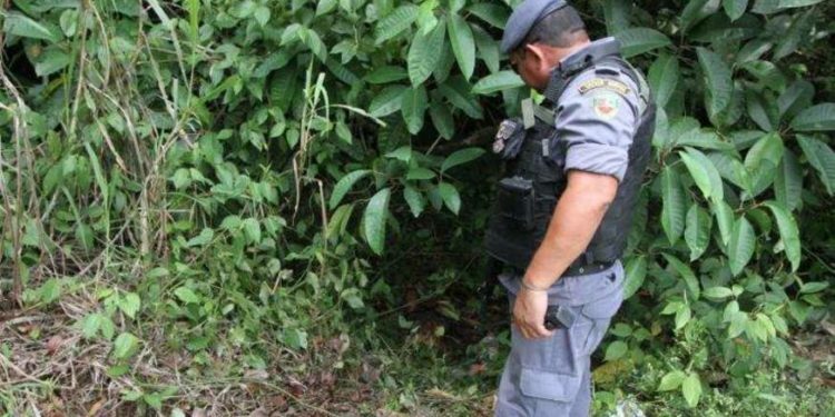 Criminosos são flagrados pela PM tentando executar homem em ramal no Jorge Teixeira