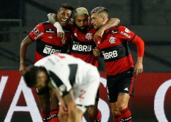 Delegação do Flamengo sofre injúria racial após golear Olimpia pela Libertadores