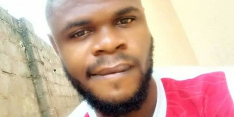 Estudante de medicina reconhece amigo morto, em aula de anatomia