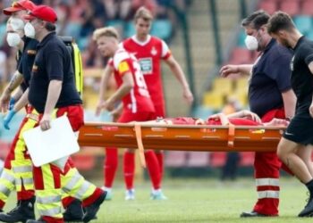 Jogador alemão fratura crânio durante partida de futebol