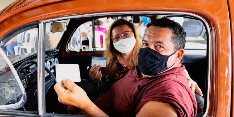Mutirão alcança mais de 72 mil vacinados e postos seguem abertos até as 18h deste domingo