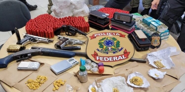 PF apreende ouro e armas e prende guerrilheiros em operação no Amazonas
