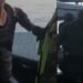 Homem é preso por agredir companheira e intimidar delegada em flutuante, no Tarumã