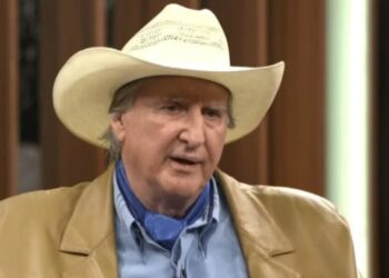 Sérgio Reis é questionado sobre prótese peniana paga com dinheiro público