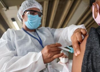 “Nova variante pode surgir em grupo de não vacinados”, alerta SES-AM