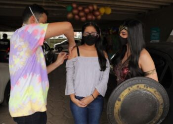 Quase 7 mil adolescentes são vacinados no posto do Sambódromo