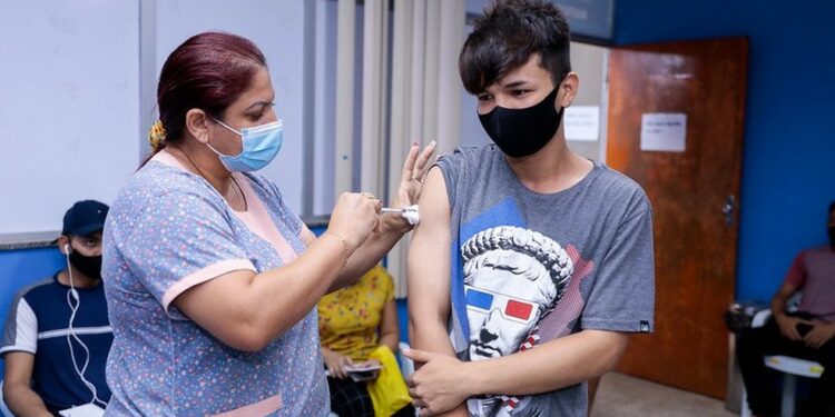 Mais de 100 mil adolescente já foram vacinados contra Covid-19, em Manaus