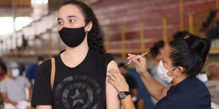 Covid-19: Vacinação em Manaus prossegue nesta segunda atendendo público a partir dos 18 anos