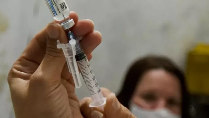 Covid-19: No Brasil, 8,5 milhões de pessoas estão atrasadas com a segunda dose