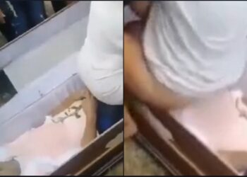 Vídeo: Mulher se esfrega no marido morto dentro do caixão para atender ao último pedido dele