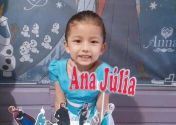 Vídeo: Criança de 5 anos é morta com tiro na cabeça enquanto caminhava em via pública