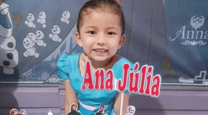Vídeo: Criança de 5 anos é morta com tiro na cabeça enquanto caminhava em via pública