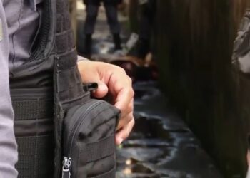 Homem é executado a tiros em beco, na Compensa