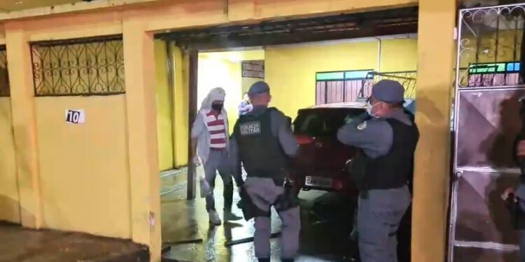 Idoso tem o corpo crivado de balas após ter casa invadida por criminosos, no Novo Aleixo