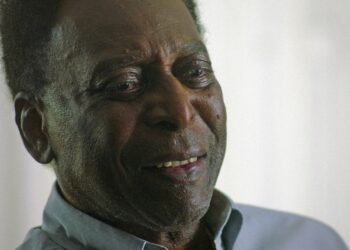 Pelé tem piora no quadro de saúde e retorna para UTI