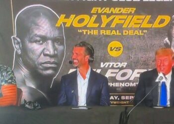 Donald Trump elogia Bolsonaro em evento de boxe, nos EUA: ‘Eu amo o presidente do Brasil’