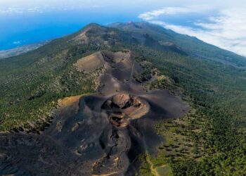 Vulcão que pode gerar tsunami nas regiões Norte e Nordeste do Brasil entra em alerta amarelo
