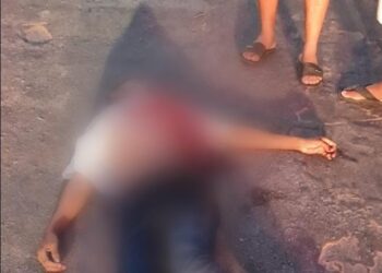 Homem é executado e amigos dele são presos ao ir reconhecer o corpo