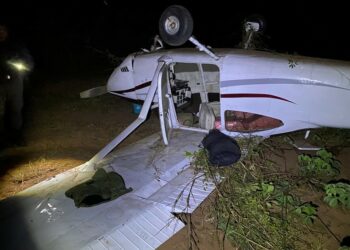 Avião com cerca de 300 quilos de cocaína cai ao ser interceptado pela FAB
