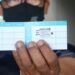 PC investiga venda de carteiras de vacinação falsificadas pela Internet