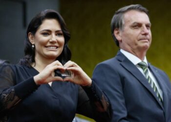 Michelle Bolsonaro chama presidente de “príncipe” durante entrevista