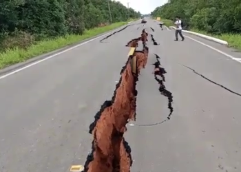 Mais uma vez, crateras se abrem na BR-319 e causam transtornos aos usuários da via; veja o vídeo