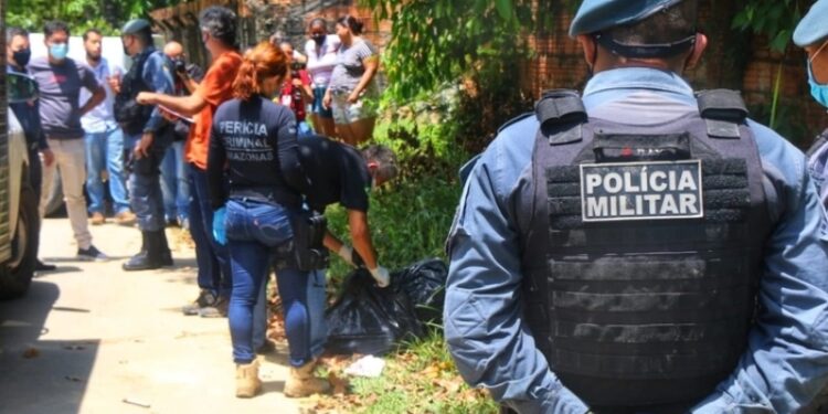 Corpo esquartejado é encontrado divido em sacos de lixo, na zona Oeste de Manaus