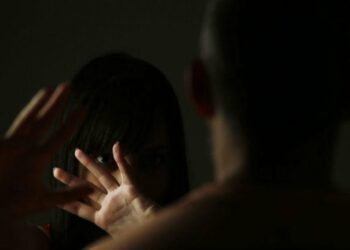 Em Manaus, adolescente pede ajuda a desconhecido dizendo ter sido estuprada pelo irmão