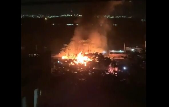 Desespero: Casas ficam destruídas durante incêndio no Cacau Pirêra