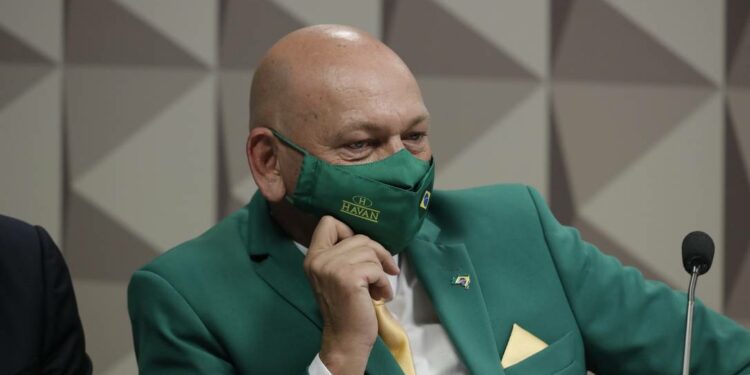 CPI da Covid: Luciano Hang diz que enviou 200 cilindros de oxigênio para Manaus