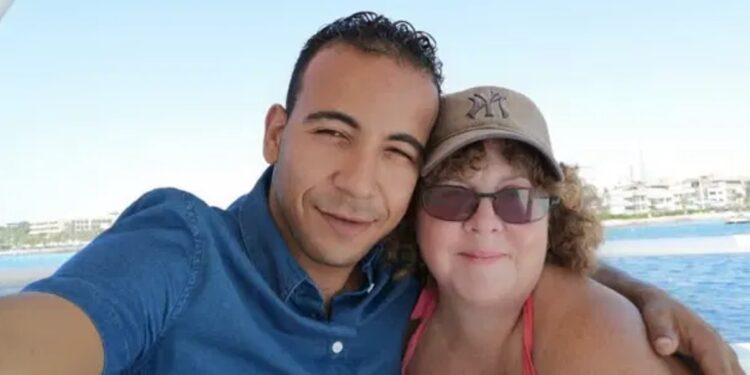 Mulher troca marido por jovem e toma golpe de R$10 mil do ‘amado’
