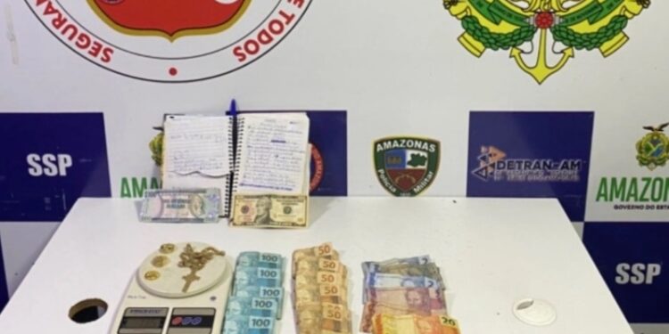 Homem é preso com ouro avaliado em R$ 51 mil, dentro de embarcação no rio Solimões