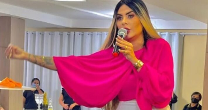 Pastora é denunciada por cobrar por orações e vagas em culto