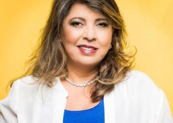 Aos 64 anos, Roberta Miranda posta foto seminua em rede social; veja