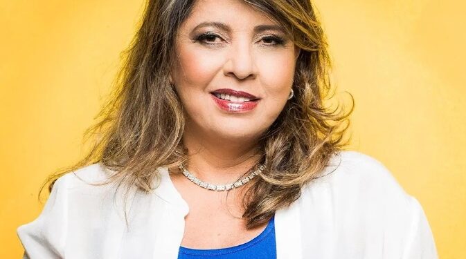 Aos 64 anos, Roberta Miranda posta foto seminua em rede social; veja