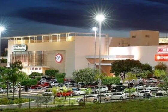 Lojistas fecham as portas após briga de adolescentes em shopping