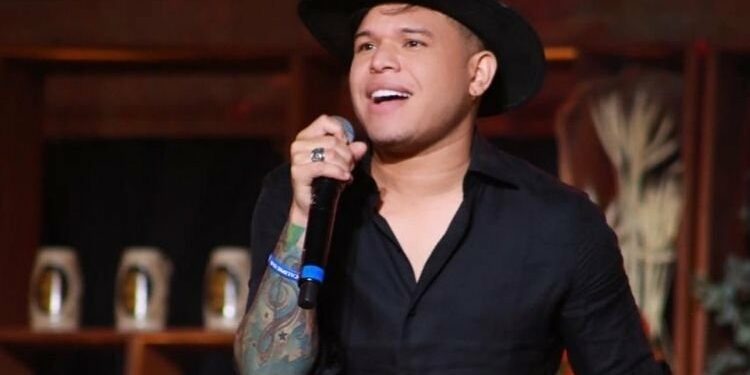 Cantor Tierry, que fez música ironizando a pandemia participa de evento-teste em Manaus