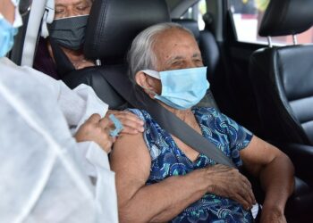 Idosos começam a receber 3ª dose da vacina contra Covid-19 esta semana, em Manaus