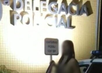 Policial civil é afastado após fazer vídeo de mulher desfilando nua em delegacia