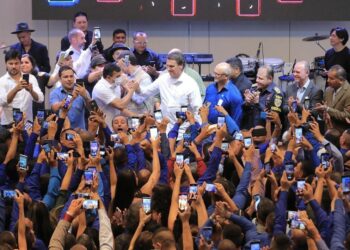 VÍDEO: A convite de Wilson Lima, Bolsonaro participa de formatura de 404 policiais militares, em Manaus