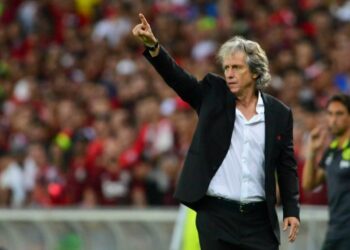 Técnico Jorge Jesus diz que ‘a mala está sempre pronta’ ao ser clamado pela torcida rubro-negra