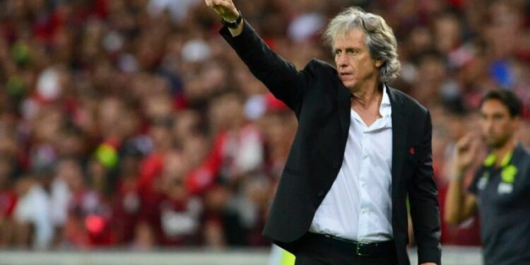 Técnico Jorge Jesus diz que ‘a mala está sempre pronta’ ao ser clamado pela torcida rubro-negra