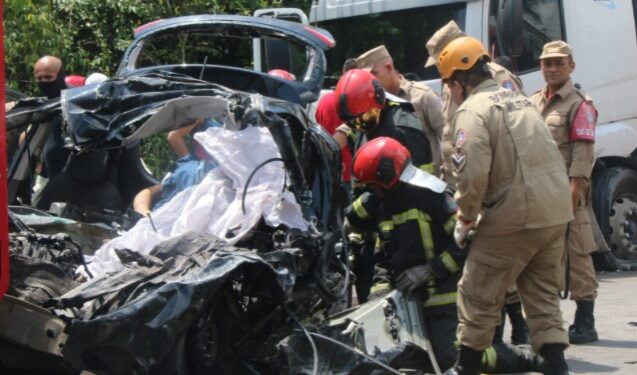 Engenheiro morre esmagado ao colidir com caminhão, no Distrito Industrial
