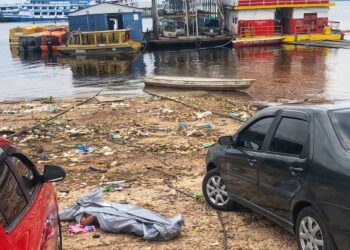Jovem morre afogado após passar a noite bebendo com amigos e mergulhar no rio Negro