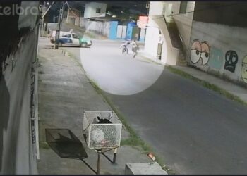 VÍDEO: Mulher reage a assalto e polícia prende bandidos em flagrante, no Novo Aleixo