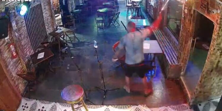 Bombeiro que atirou dentro de bar, supostamente embriagado, é liberado pela Justiça