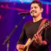 Após ‘ficar’ com esposa de traficante, cantor sertanejo teme pela vida