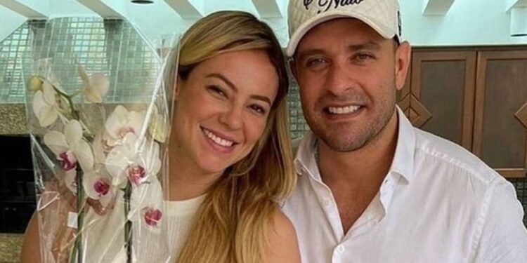 Casados? Diogo Nogueira e Paolla Oliveira são flagrados em cartório