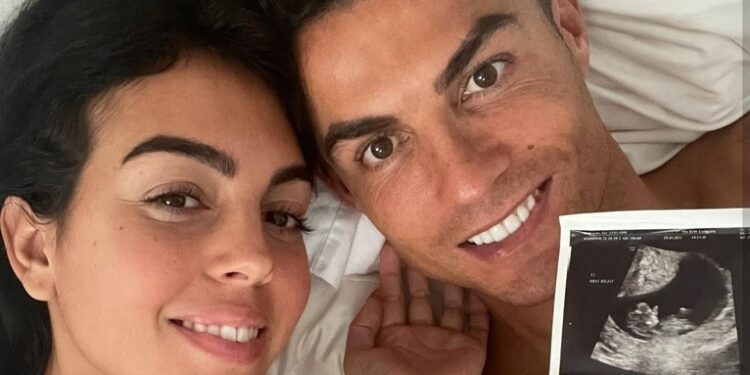 Cristiano Ronaldo anuncia que será pai de gêmeos: ‘Nossos corações estão cheios de amor’